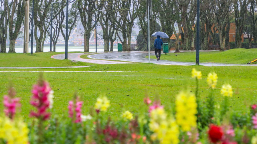 De 280 dias do ano até agora, Curitiba registrou chuva em 114. Foto: José Fernando Ogura/SECOM